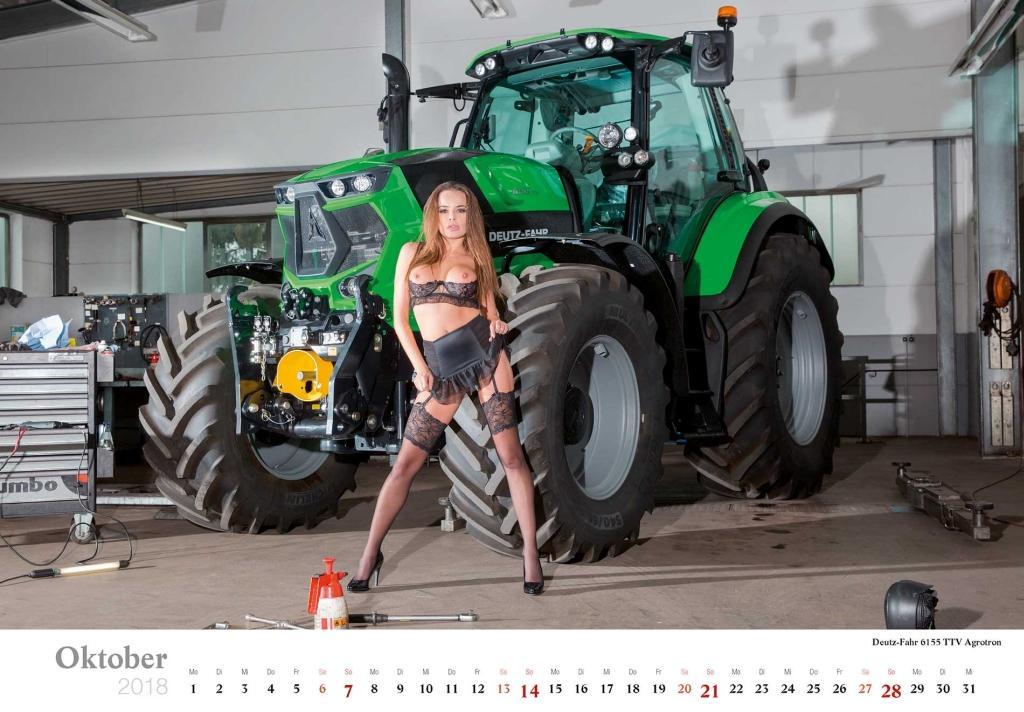 Auf frau traktor nackt Bauernhof: 1,509