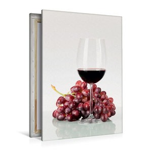 Premium Textil-Leinwand 80 cm x 120 cm  hoch Rote Weintrauben und Rotwein im Weinglas