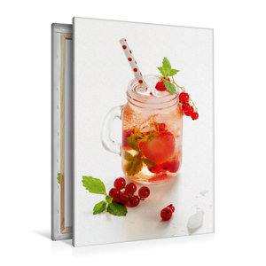 Premium Textil-Leinwand 80 cm x 120 cm  hoch Drink mit Erdbeeren und Johannisbeeren