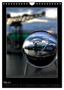Momente aus Glas - Glaskugelfotografie (Wandkalender 2024 DIN A4 hoch), CALVENDO Monatskalender