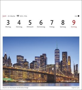 New York Sehnsuchtskalender 2024. Der Big Apple in einem Foto-Kalender für den Tisch. Aufstellkalender mit 53 Postkarten, jede Woche ein bisschen Fernweh. Auch zum Aufhängen