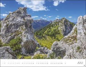 Faszination Alpen Posterkalender 2023. Traumhafte Berg-Panoramen in einem großen Wandkalender. Dekorativer Posterkalender mit Monatskalendarium.