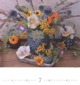 N NEUMANNVERLAGE - Bouquets 2025 Fotokunst-Kalender, 45x48cm, Wandkalender mit zwölf bezaubernden Blumenbouquets, liebevolle Blumensträuße, Spiralbindung und internationales Kalendarium