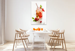 Premium Textil-Leinwand 80 cm x 120 cm  hoch Drink mit Erdbeeren und Johannisbeeren