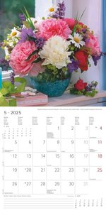 Alpha Edition - Blumen 2025 Broschürenkalender, 30x30cm, Wandkalender mit Platz für Notizen und Termine, hochwertige Bildmotive, Mondphasen, Monatsübersicht und Ferientermine DE/AT/CH