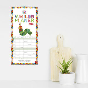 Die kleine Raupe Nimmersatt Familienplaner 2023. Familienkalender mit 5 Spalten. Liebevoll illustrierter Wandkalender mit Schulferien und Stundenplänen.
