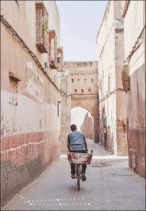 Tales of Marrakech Posterkalender 2024. Reise-Kalender mit 12 beeindruckenden Fotografien der märchenhaften Stadt in Marokko. Wandkalender 2024. 37 x 54 cm. Hochformat.