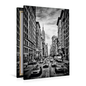 Premium Textil-Leinwand 80 cm x 120 cm  hoch NYC 5th Avenue Monochrom