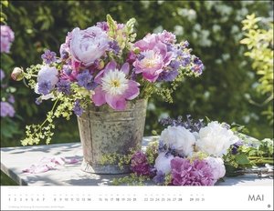 Blumenpracht Posterkalender 2023. Wandkalender mit 12 Fotos von wunderschönen Blumensträußen. Dekorativer Kalender mit zarten Blüten. 44x34 cm. Querformat