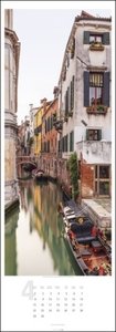Durch Venedig Kalender 2024. Versteckte Ecken der Lagunenstadt in einem länglichen Kalender. Beeindruckende Fotos aus einem stillen Venedig von Károly Pump in einem länglichen Wandkalender XXL.