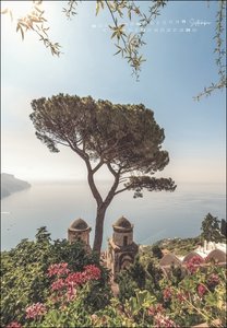 Tales of Amalfi Posterkalender 2024. Ein Kalender im Großformat, in dem sich die Amalfi-Küste in tollen Landschaftsaufnahmen präsentiert. Reisekalender für die Überbrückung zum nächsten Italienurlaub