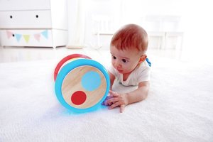 Hape E0333 - Baby Trommel, Musikinstrument, Klangspielzeug