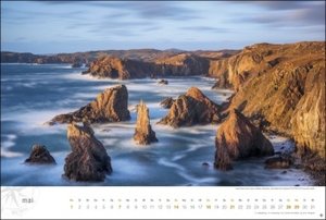 Schottland Globetrotter Kalender 2023. Wilde Küsten, Seen und Berge in einem Wandkalender XXL. Die raue Schönheit Schottlands in einem großformatigen Fotokalender.