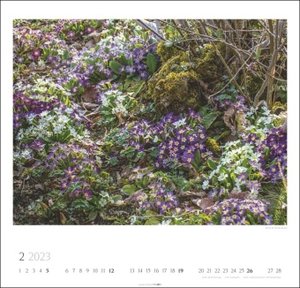 Bauerngärten Kalender 2023. Wandkalender mit 12 Fotos romantischer Gärten. Farbenprächtiger Natur-Kalender für die Wand. Quadratischer Jahres-Fotokalender mit Spiralbindung