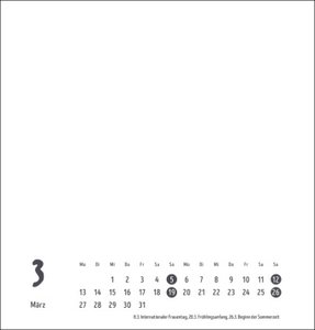 Bastelkalender 2023 weiß mittel. Blanko-Kalender zum Basteln mit extra Titelblatt für eine persönliche Gestaltung. Foto- und Bastelkalender 2023. Format 20x22 cm