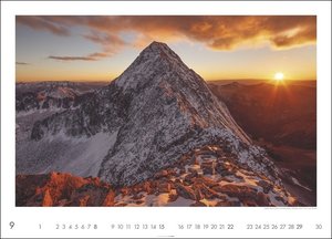 Die Berge Kalender 2024. Fotograf Jack Brauer setzt in diesem Wandkalender 2024 im Großformat Bergmassive der Welt meisterhaft in Szene. Hochwertiger Posterkalender.
