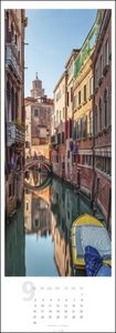 Durch Venedig Kalender 2024. Versteckte Ecken der Lagunenstadt in einem länglichen Kalender. Beeindruckende Fotos aus einem stillen Venedig von Károly Pump in einem länglichen Wandkalender XXL.