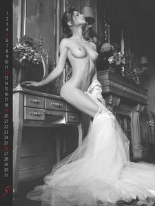 Erotic Moments 2024 - Bild-Kalender 42x56 cm - Women - Frauen - schwarz-weiß - Erotik-Kalender - Wand-Kalender - Alpha Edition