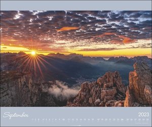 Alpen im Licht Kalender 2023. Reise-Kalender mit 12 atemberaubenden Fotografien der Alpen. Großer Foto-Wandkalender 2023 XXL. 55x46 cm. Querformat.