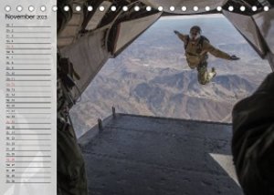 Fallschirmspringer. Absprung der U.S. Navy Seals (Tischkalender 2023 DIN A5 quer)