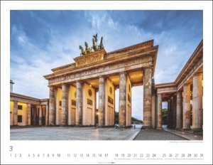 Berlin Kalender 2024. Die Hauptstadt eingefangen in einem großen Fotokalender von namhaften Fotografen. Wandkalender 2024. 44x34 cm Querformat