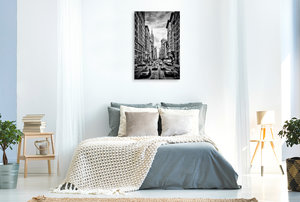 Premium Textil-Leinwand 60 cm x 90 cm hoch NYC 5th Avenue Monochrom