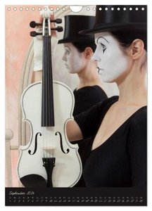 Weiße Geige auf Reisen (Wandkalender 2024 DIN A4 hoch), CALVENDO Monatskalender