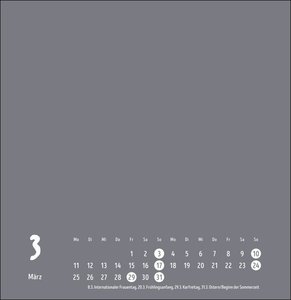 Bastelkalender 2024 anthrazit groß. Blanko-Kalender zum Basteln und selbst gestalten mit extra Titelblatt für eine persönliche Gestaltung. Foto- und Bastelkalender 2024. Format 32 x 33 cm.
