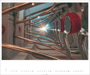 Architecture in Music Kalender 2026 - Musikinstrumente von innen