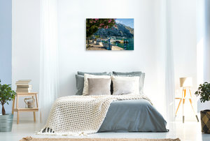 Premium Textil-Leinwand 90 cm x 60 cm quer GARDASEE Hafen und Uferpromenade in Limone sul Garda