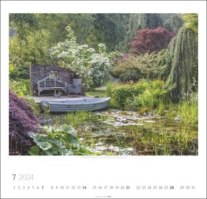 Gartenträume Kalender 2024. Wandkalender mit 12 Fotos romantischer Gärten. Farbenprächtiger Bildkalender für die Wand. Quadratischer Fotokalender.