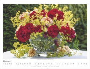 Im duftenden Rosengarten Kalender 2023. Wandkalender mit 12 Fotos romantischer Rosen-Gärten. Farbenprächtiger Duft-Kalender für die Wand. Fotokalender mit 44x34 cm