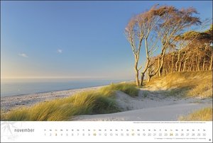 Ostsee Globetrotter Kalender 2024. Raue Küsten und behagliche Strandkörbe in einem großformatigen Fotokalender. Dekorativer Wandkalender XL für Urlaubsfeeling zu Hause.