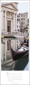 Durch Venedig Kalender 2024. Versteckte Ecken der Lagunenstadt in einem länglichen Kalender. Beeindruckende Fotos aus einem stillen Venedig von Károly Pump in einem länglichen Wandkalender XXL.