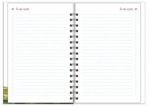 Helme Heine Familienplaner Buch A6 2024. Familienkalender mit 4 Spalten. Liebevoll illustrierter Buch-Kalender mit Einstecktasche und Schulferien. Terminplaner mit 160 Seiten.