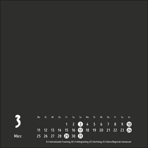 Bastelkalender 2024 schwarz klein. Blanko-Kalender zum Basteln und Verschenken mit extra Titelblatt für eine persönliche Gestaltung. Foto- und Bastelkalender 2024. Quadratisch 17 x 17 cm.
