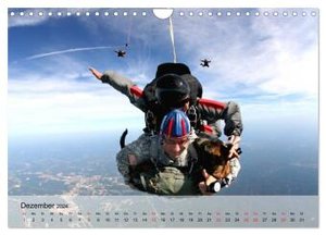 Fallschirmspringer. Absprung der U.S. Navy Seals (Wandkalender 2024 DIN A4 quer), CALVENDO Monatskalender