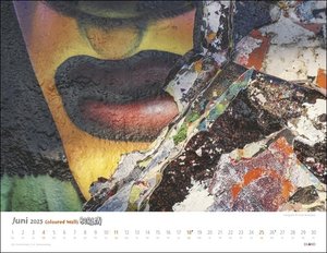 Coloured Walls BERLIN Kalender 2023. Reise-Kalender mit 12 beeindruckenden Fotografien von der Kunst an der Berliner Mauer. Wandkalender 2023. 44x34 cm. Querformat.