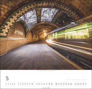 Underground Stations Kalender 2024. Spektakuläre Architektur unter der Erde in einem großen Wandkalender 2024. U-Bahn-Haltestellen aus aller Welt perfekt in Szene gesetzt in einem großen Fotokalender