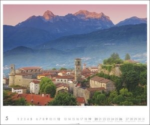 Toskana Kalender 2024. Fotograf und Italienkenner Fabio Muzzi fängt in einem großen Wandkalender die Seele der Toskana ein. Kalender-Landschaften 2024: Italien-Feeling für Zuhause.