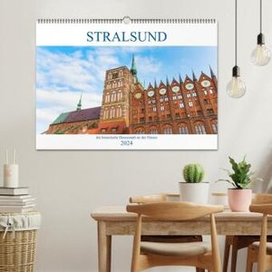 Stralsund - die historische Hansestadt an der Ostsee (Wandkalender 2024 DIN A2 quer), CALVENDO Monatskalender