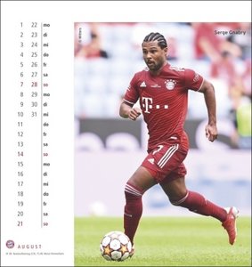 FC Bayern München Postkartenkalender 2023. Monats-Tischkalender zum Aufstellen mit den Stars des FC Bayern. Ein kleiner Fotokalender mit Postkarten zum Versenden an Fußballfans.