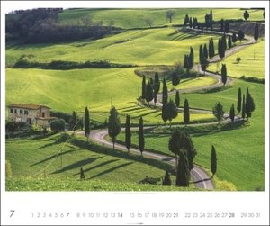 Toskana Kalender 2024. Fotograf und Italienkenner Fabio Muzzi fängt in einem großen Wandkalender die Seele der Toskana ein. Kalender-Landschaften 2024: Italien-Feeling für Zuhause.