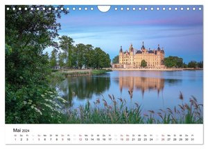 Schweriner Märchenschloss (Wandkalender 2024 DIN A4 quer), CALVENDO Monatskalender