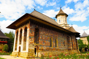 Premium Textil-Leinwand 120 cm x 80 cm quer Kloster Moldovita